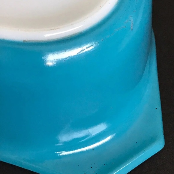 VINTAGE PYREX CASSEROLE DISH - TURQUOISE - Picture 4 of 5